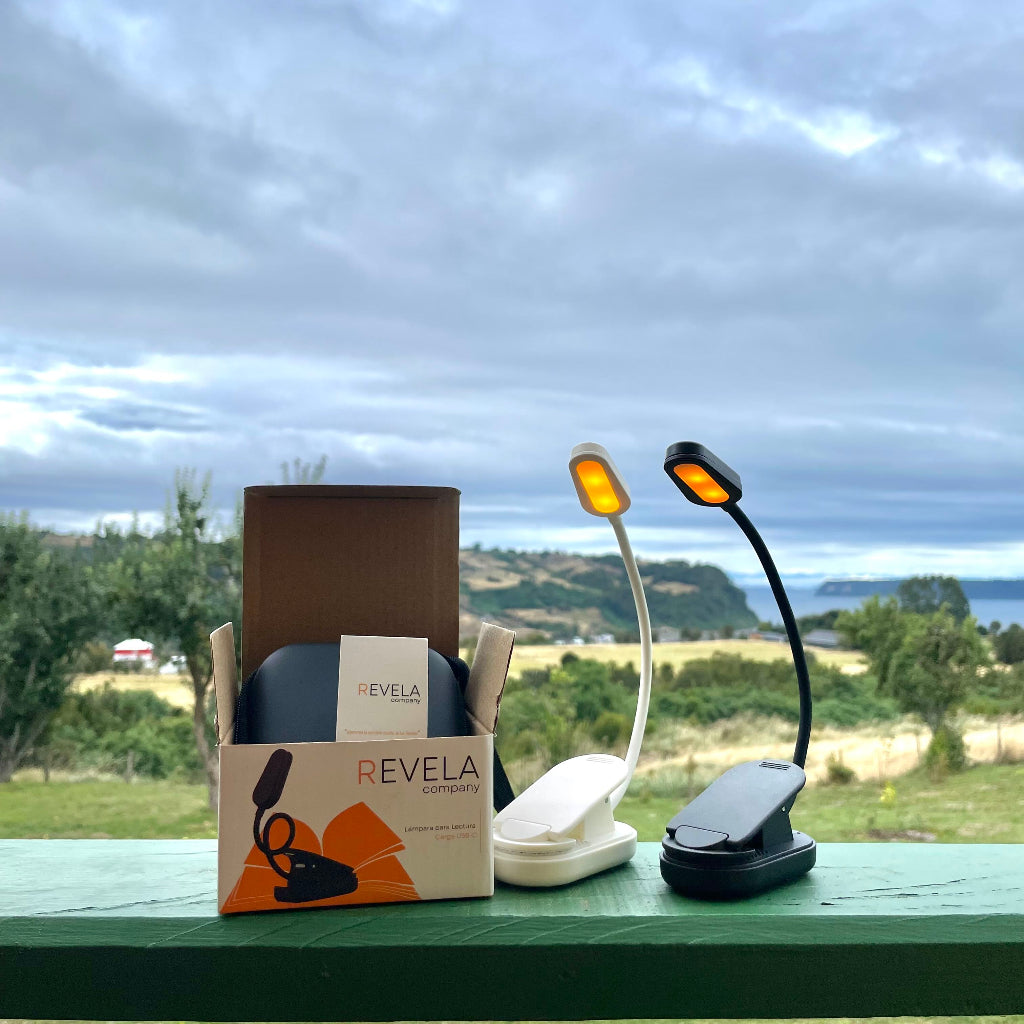 Luz LED de Lectura Ámbar/Blanca con Estuche y Marcapáginas ¡De Regalo!
